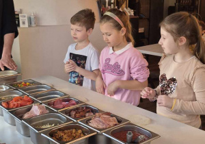 Międzynarodowy Dzień Pizzy w klasie 1a i 1b.