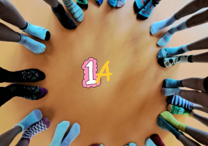 Dzień Kolorowej Skarpetki w klasach 1-3.