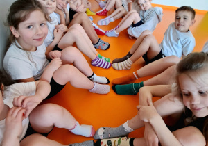 Dzień Kolorowej Skarpetki w klasach 1-3.